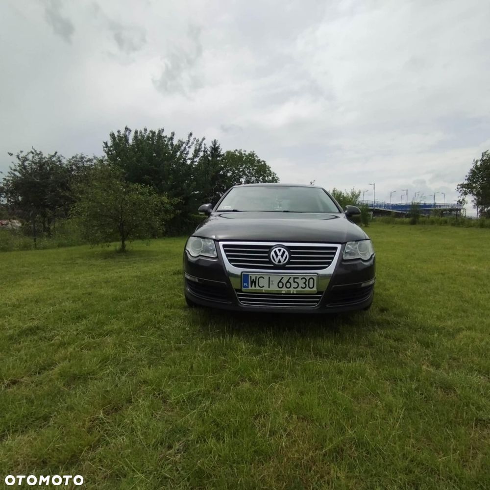Volkswagen Passat - 1