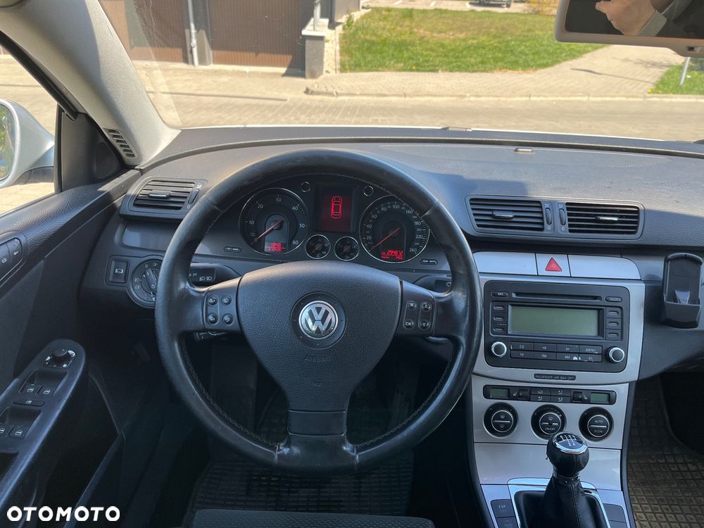 Volkswagen Passat - 11