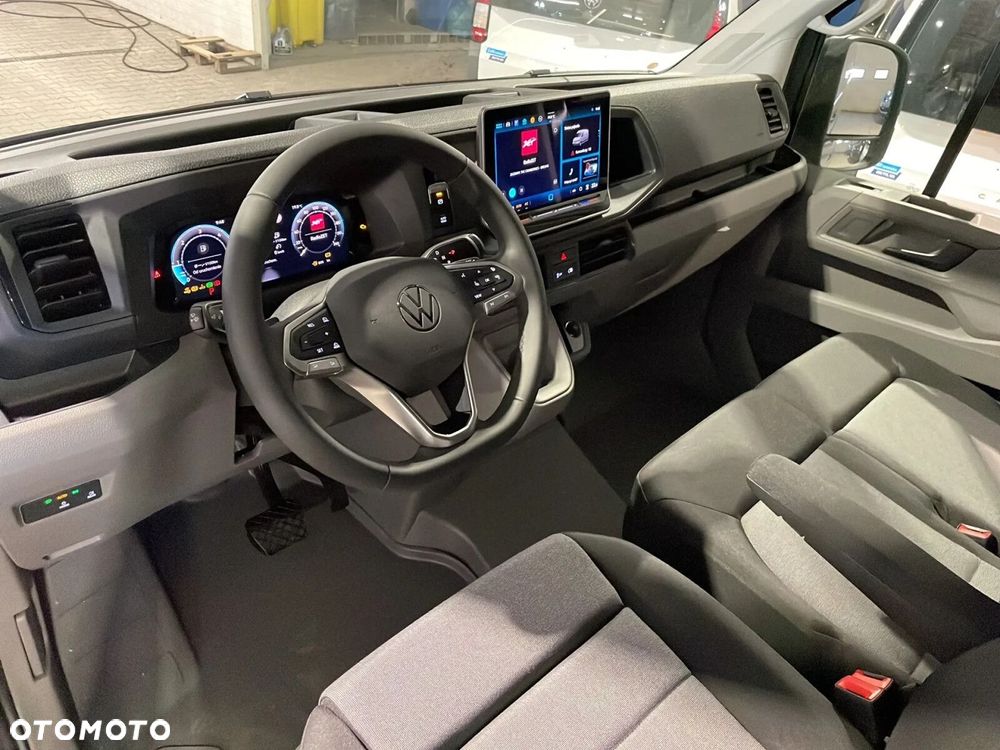 Volkswagen Crafter 35 Furgon z wysokim dachem 2,0 l 177 KM automat r. o.: 4490 mm - 9