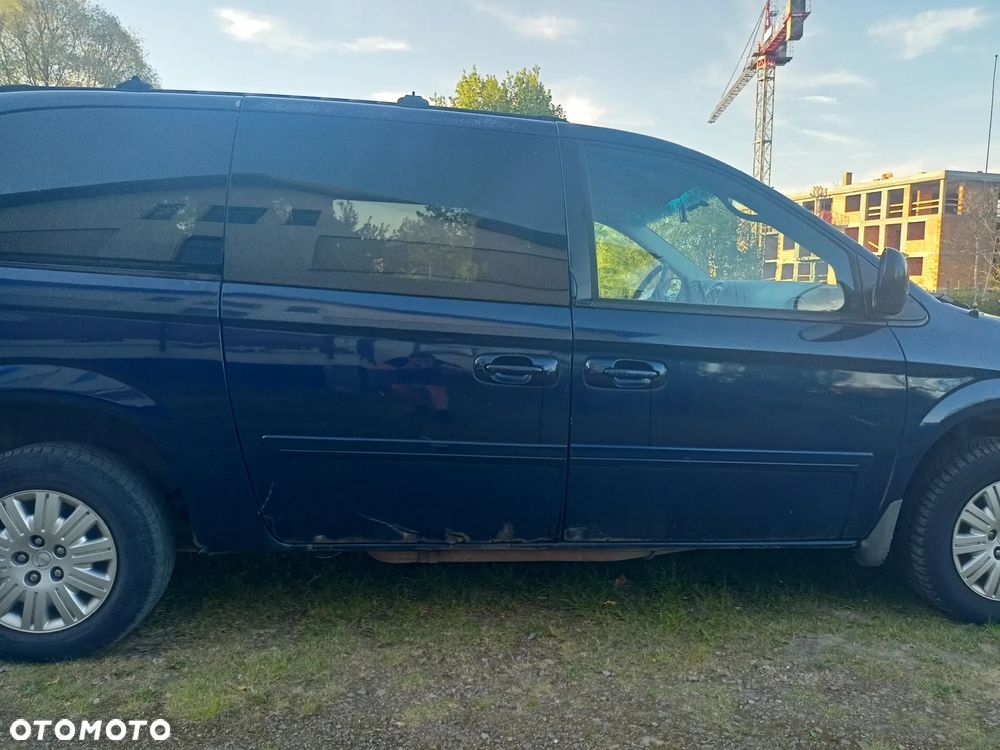 Chrysler Town & Country 3.3L LX - 18