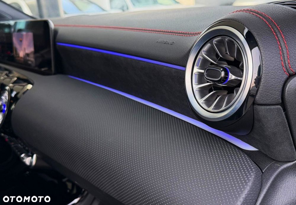 Mercedes-Benz CLA - 25