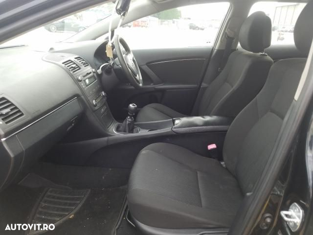 Dezmembrez Toyota Avensis T27 - 3