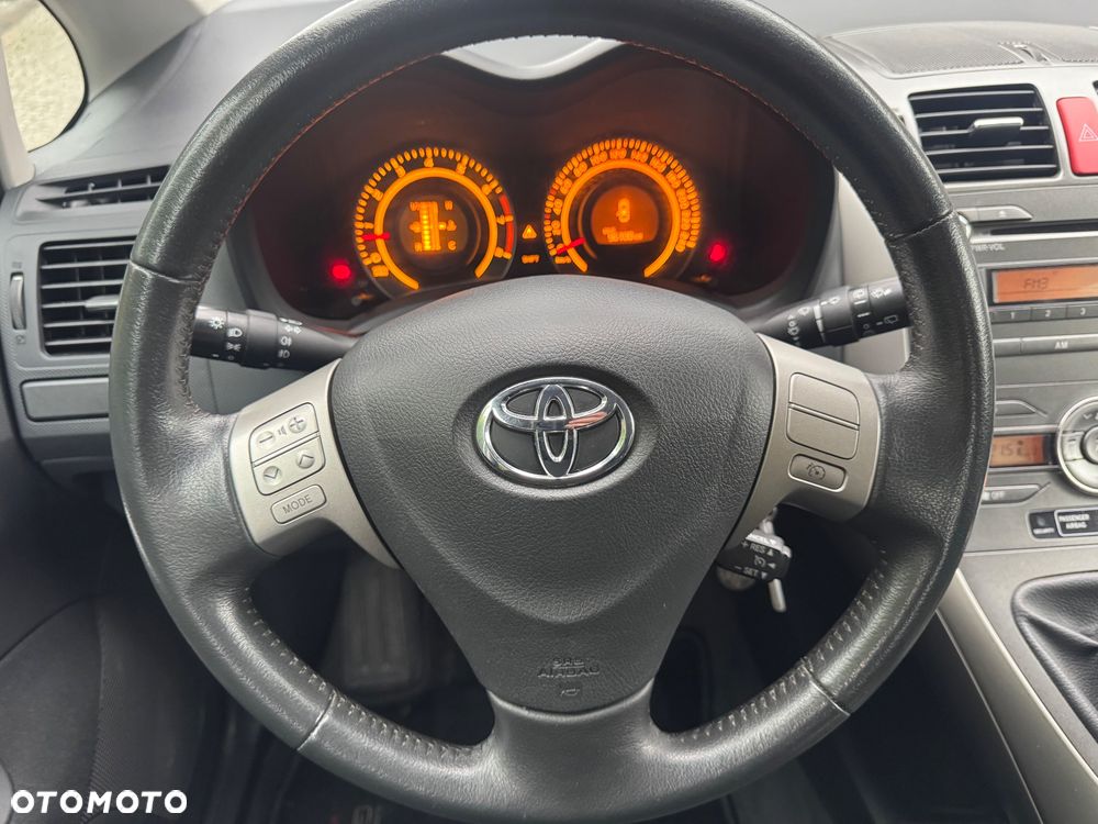 Toyota Auris 1.6 VVT-i Executive - 25