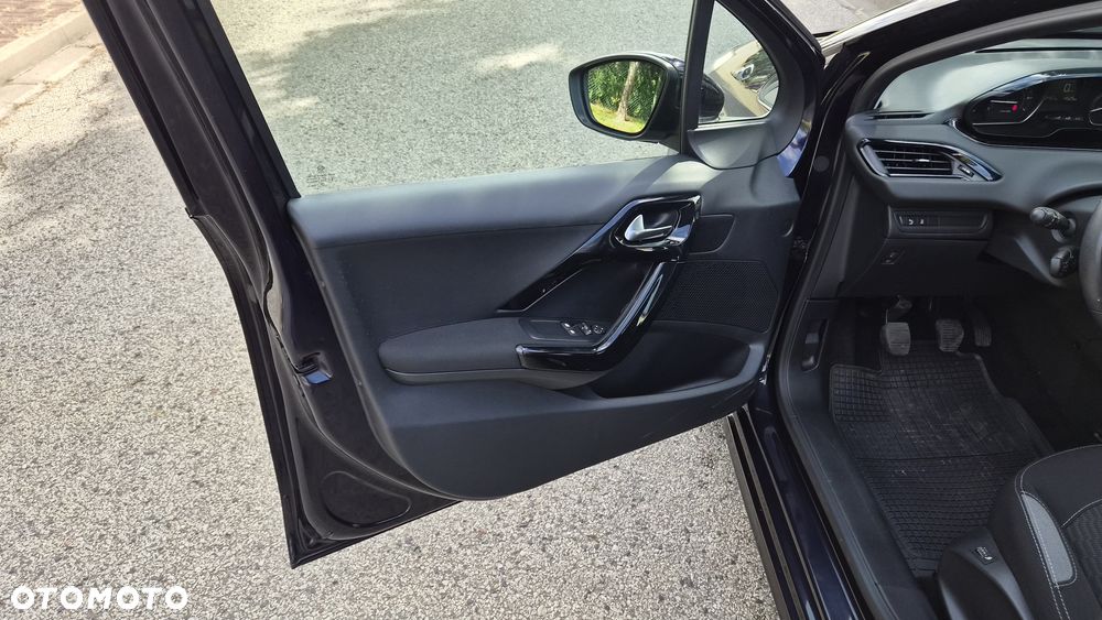 Peugeot 208 82 PureTech Style - 11