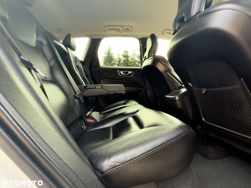 Volvo XC 60 B4 B Geartronic Momentum Pro - 21