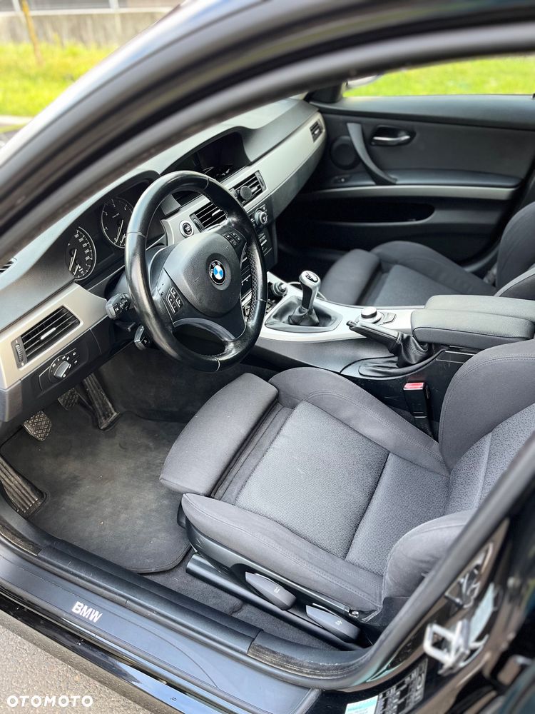 BMW Seria 3 318d - 15