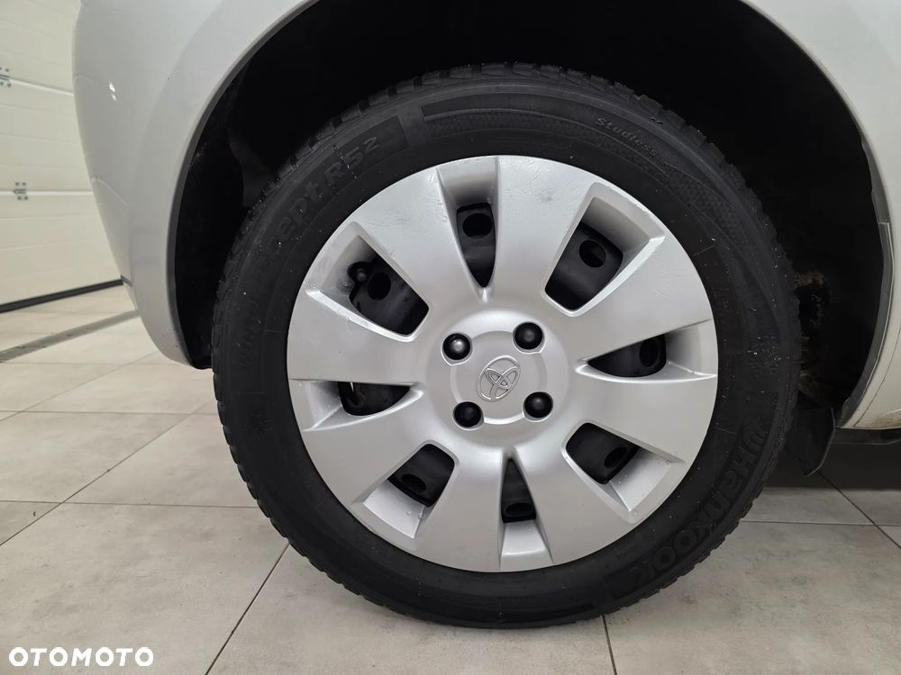 Toyota Yaris - 40