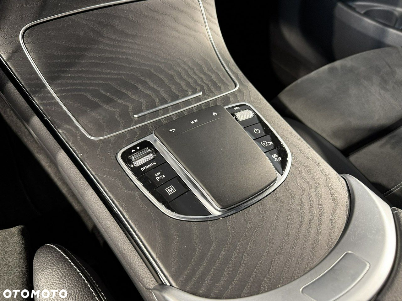 Mercedes-Benz GLC - 28