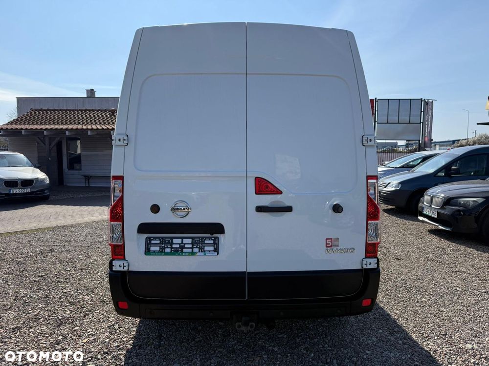 Nissan NV40 - 5