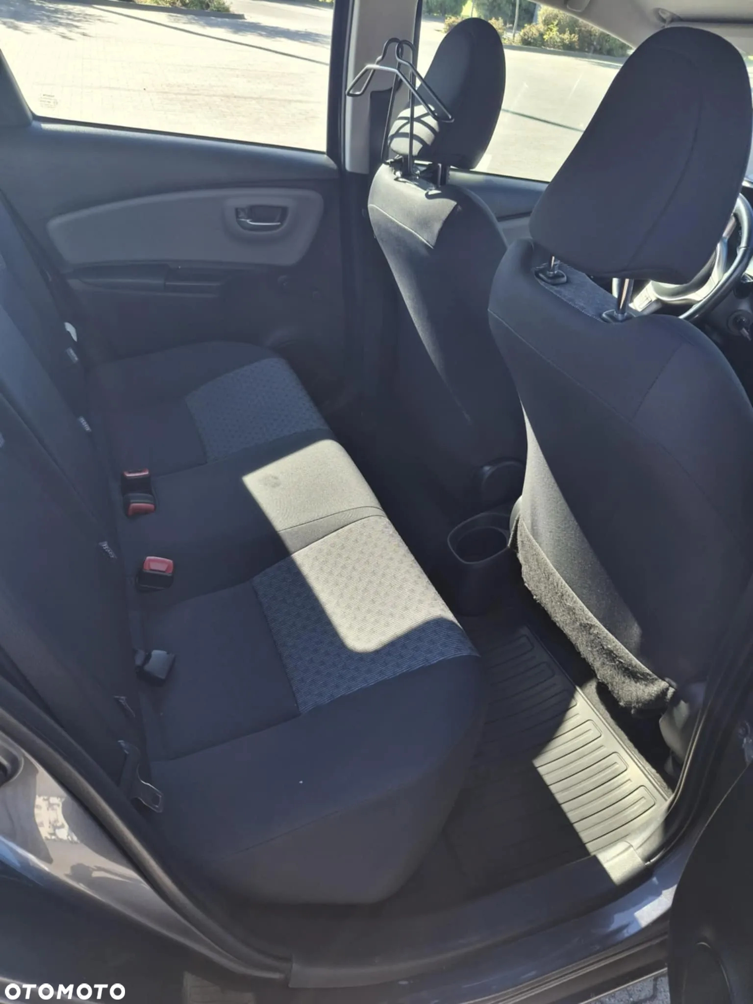 Toyota Yaris 1.33 Premium EU6 - 13
