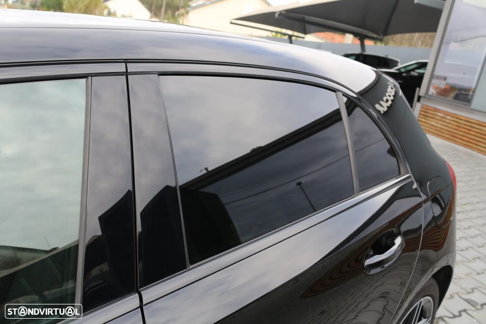 Mercedes-Benz A 250 e 8G-DCT AMG Line - 12