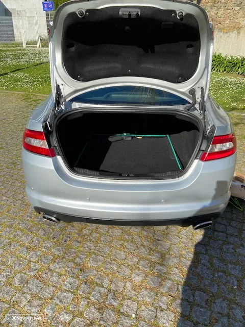 Jaguar XF 2.7 D V6 Premium Luxury - 8