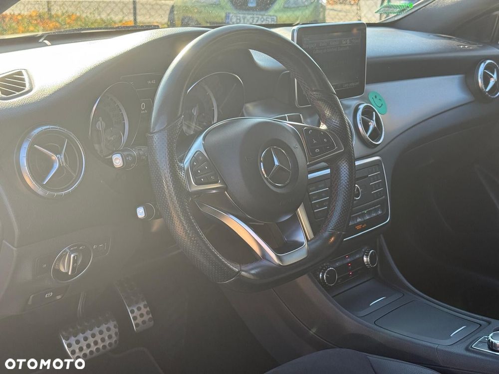 Mercedes-Benz CLA 200 7G-DCT AMG Line - 9