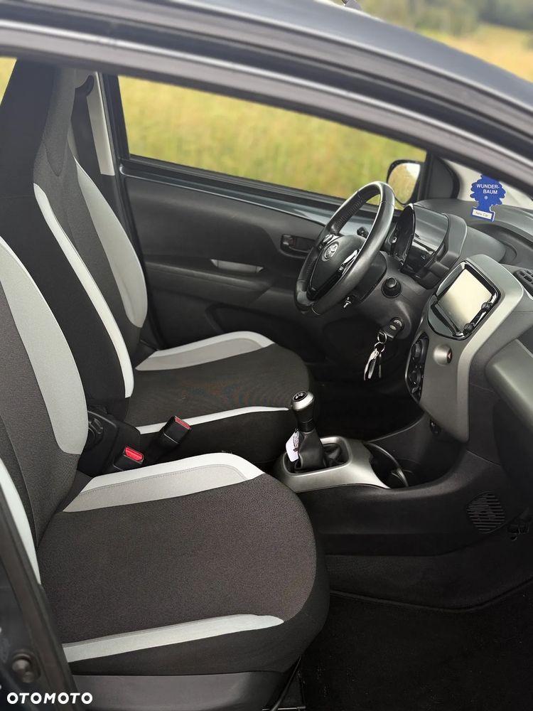 Toyota Aygo x-clusiv - 23