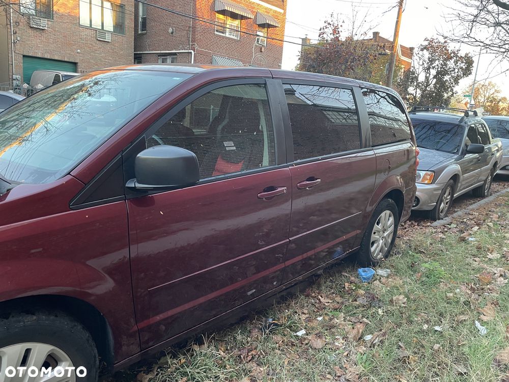 Dodge Grand Caravan - 8