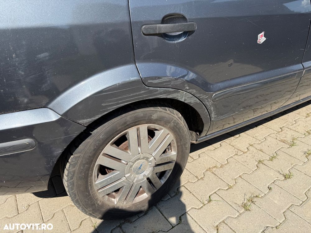 Ford Fusion 1.6 Ghia - 10