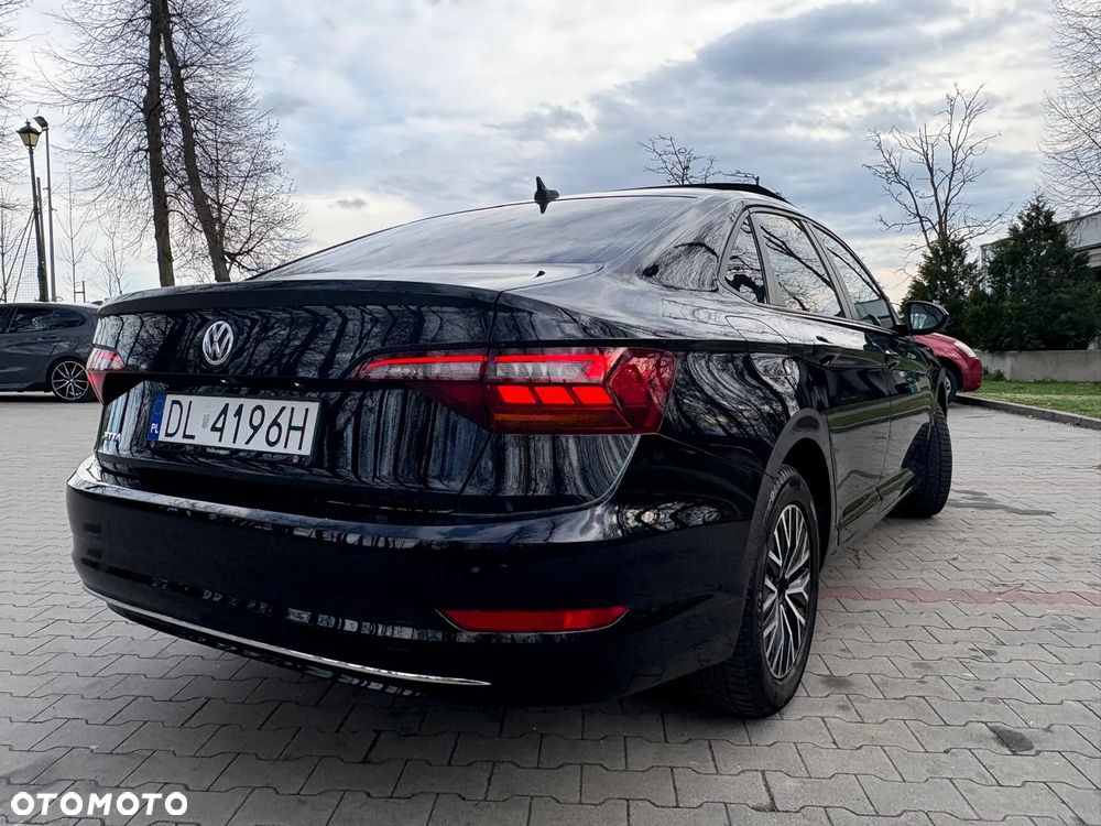 Volkswagen Jetta - 4