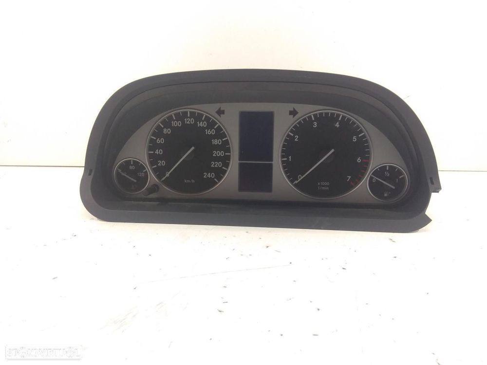 QUADRANTE MERCEDES-BENZ CLASE - 1