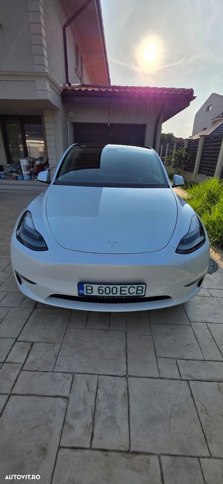TESLA Model Y 2023 — imagine 3