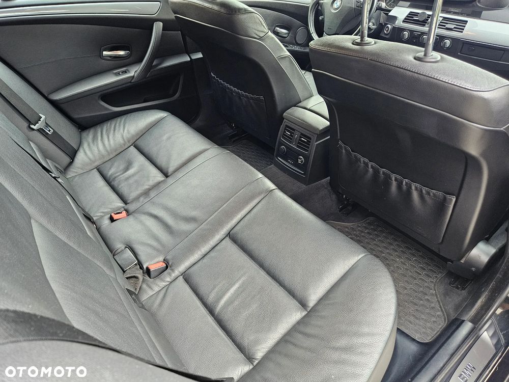 BMW Seria 5 525xd - 12