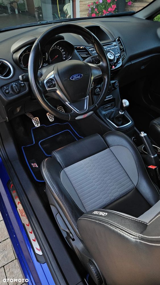 Ford Fiesta ST - 10