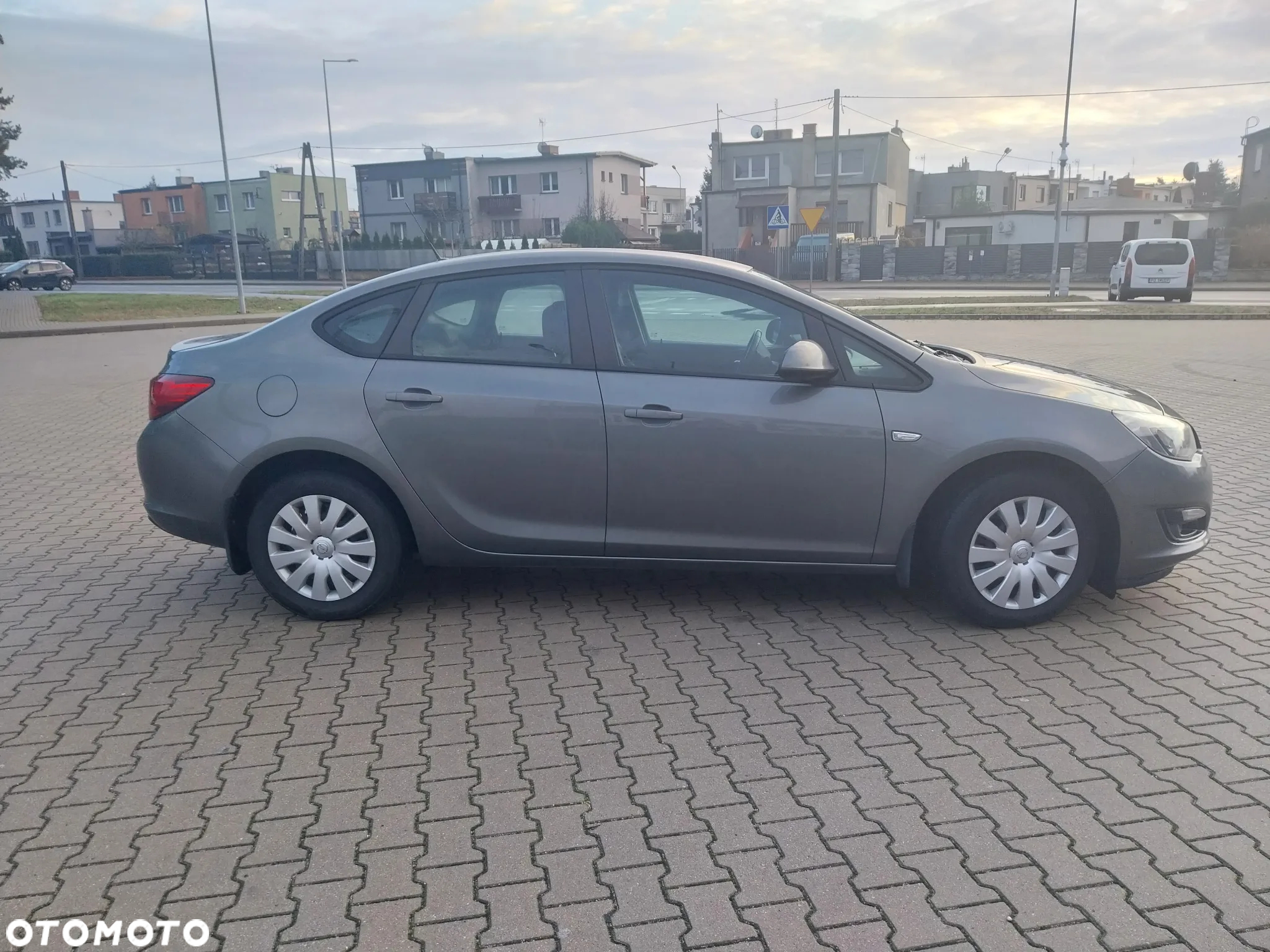Opel Astra IV 1.4 T Active EU6 - 4