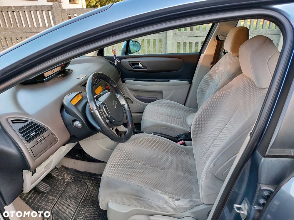 Citroën C4 1.6 16V Confort - 8