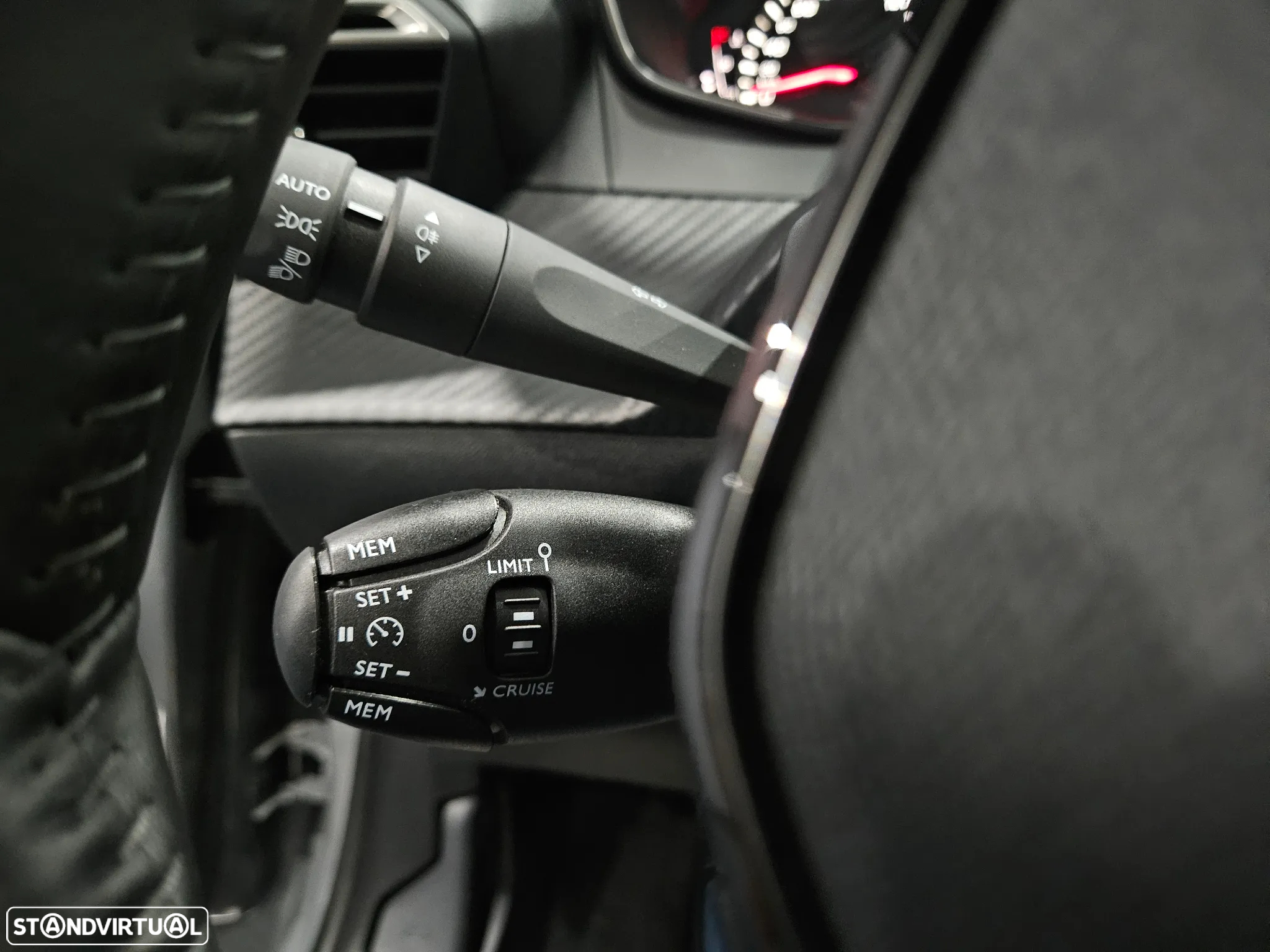 Peugeot 208 1.2 PureTech Active Pack - 27