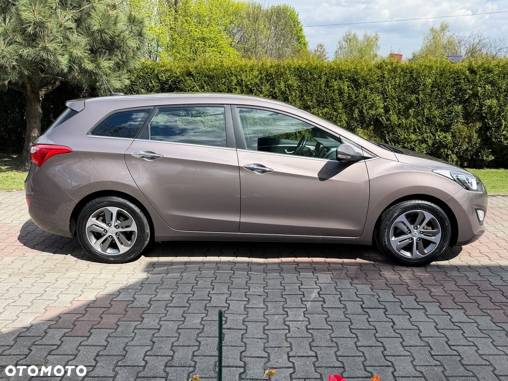 Hyundai i30 blue Kombi 1.4 YES Gold - 6