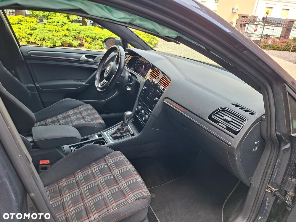Volkswagen Golf - 9