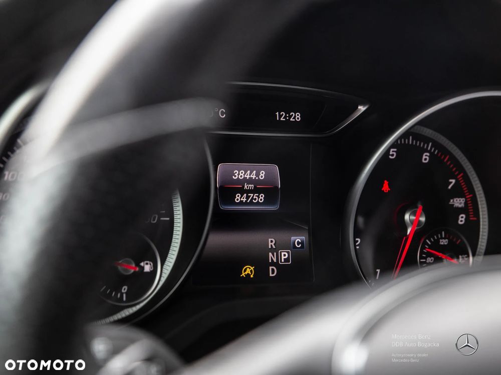 Mercedes-Benz GLA 200 7G-DCT Urban - 28