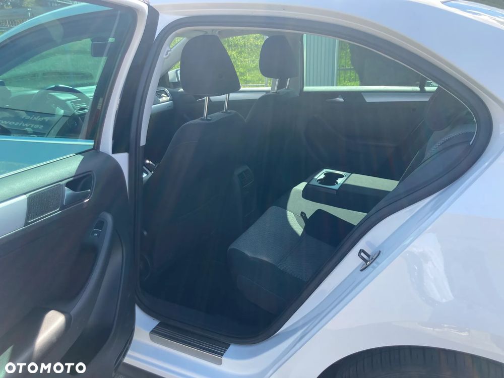 Volkswagen Jetta - 8