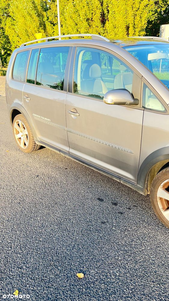 Volkswagen Touran 2.0 TDI DPF Cross - 6