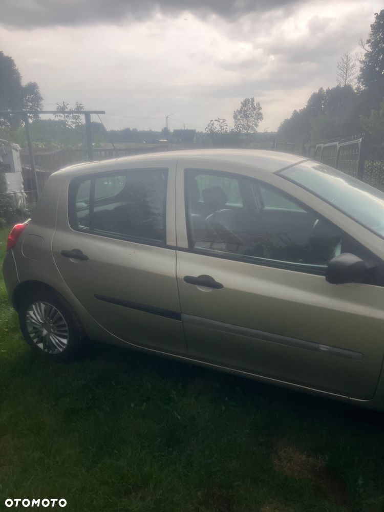 Renault Clio - 2