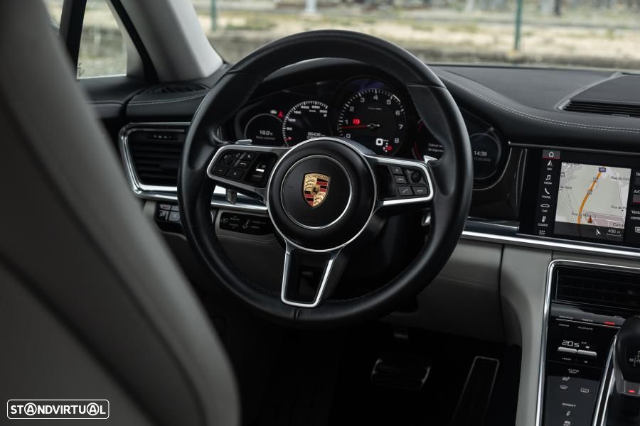 Porsche Panamera 4 S - 28