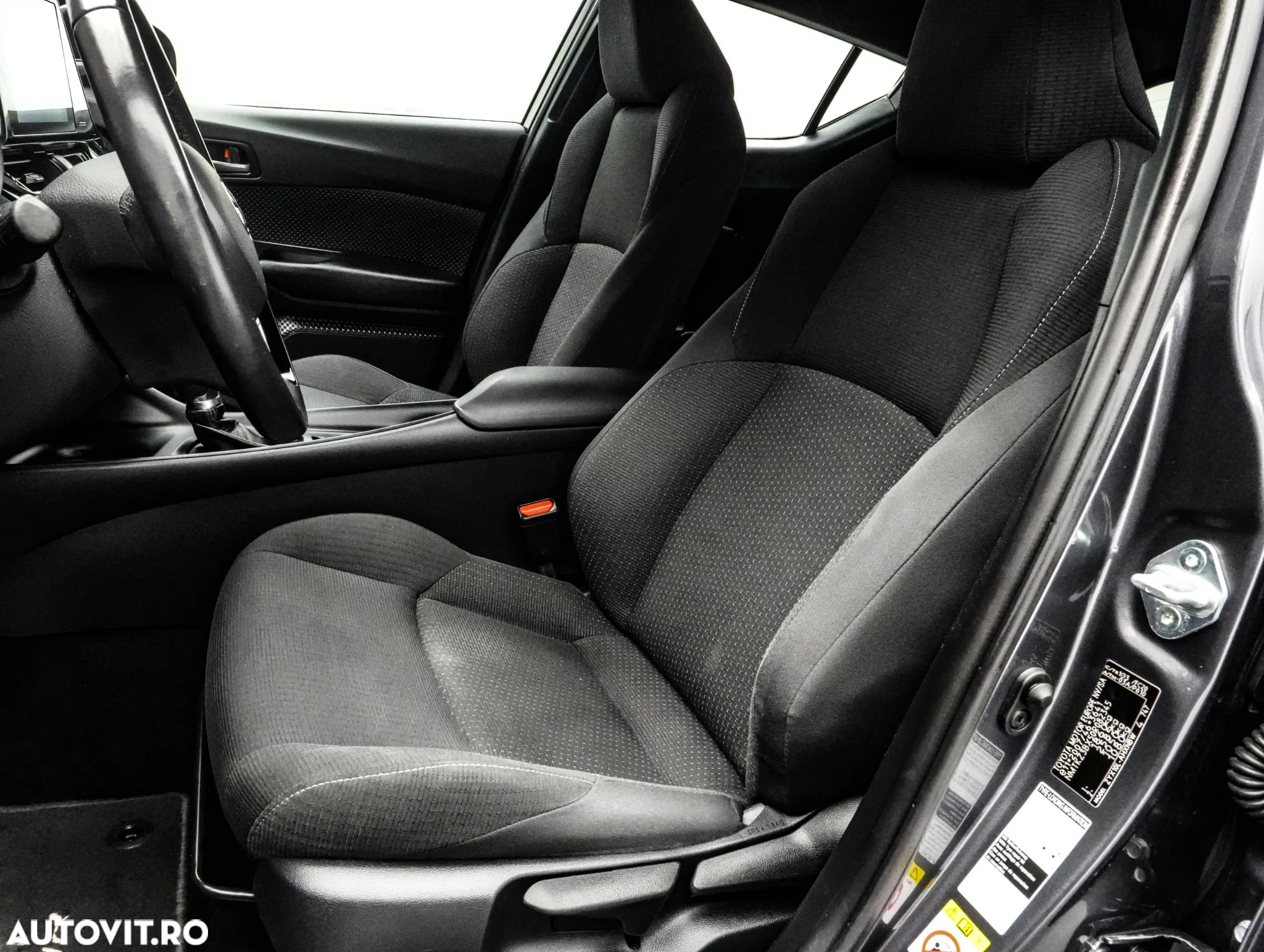 Toyota C-HR 1.8 HSD 4x2 CVT C-lassy - 11