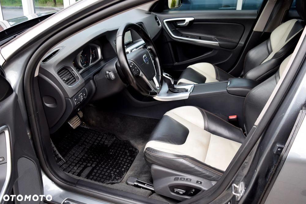 Volvo V60 Cross Country D3 Drive-E Summum - 6