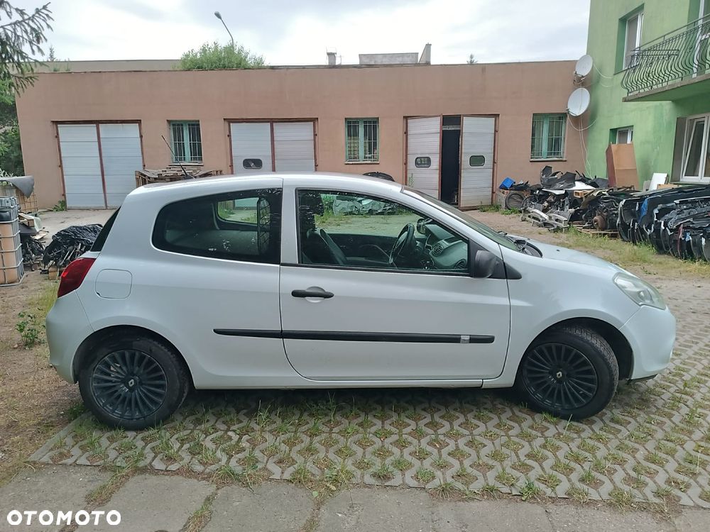 Renault CLIO - 11