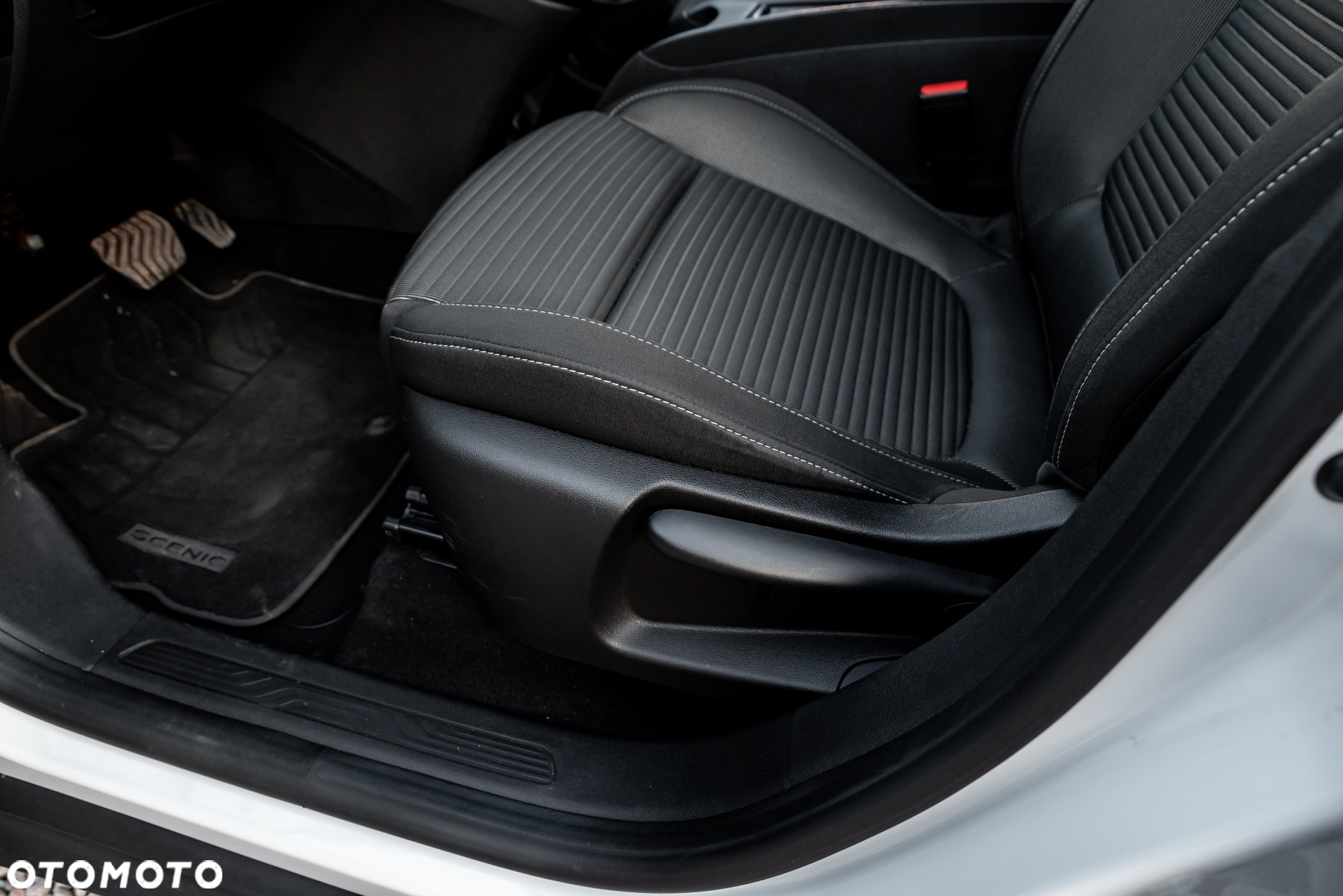 Renault Scenic TCe 140 GPF EDC INTENS - 17