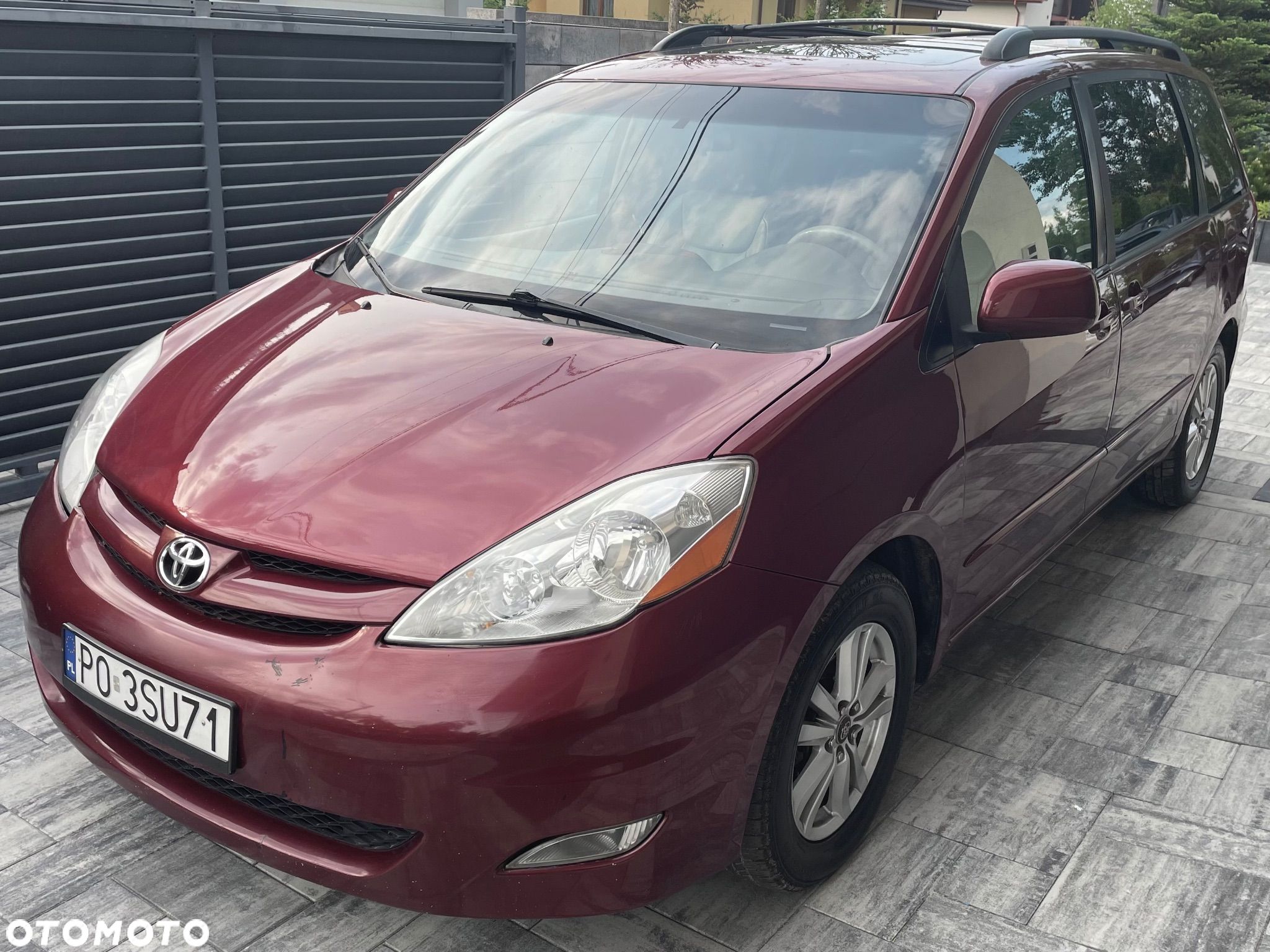 Toyota Sienna - 1
