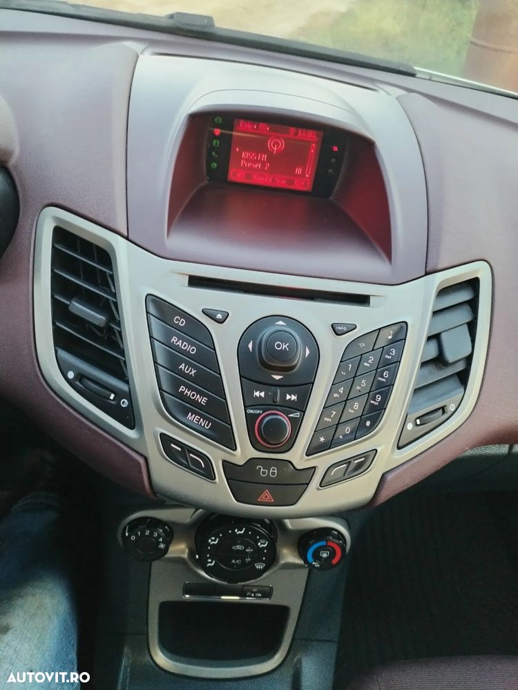 Ford Fiesta - 10