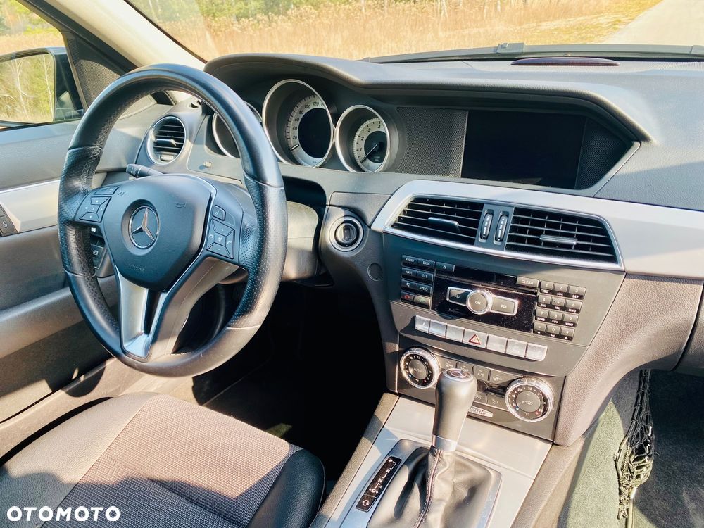 Mercedes-Benz Klasa C 180 CGI Automatik BlueEFFICIENCY Avantgarde - 36