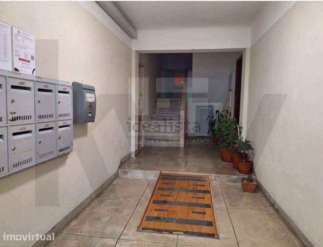 Apartamento T2 Remodelado em Benfica – Excelente Oportunidade - Grande imagem: 2/21