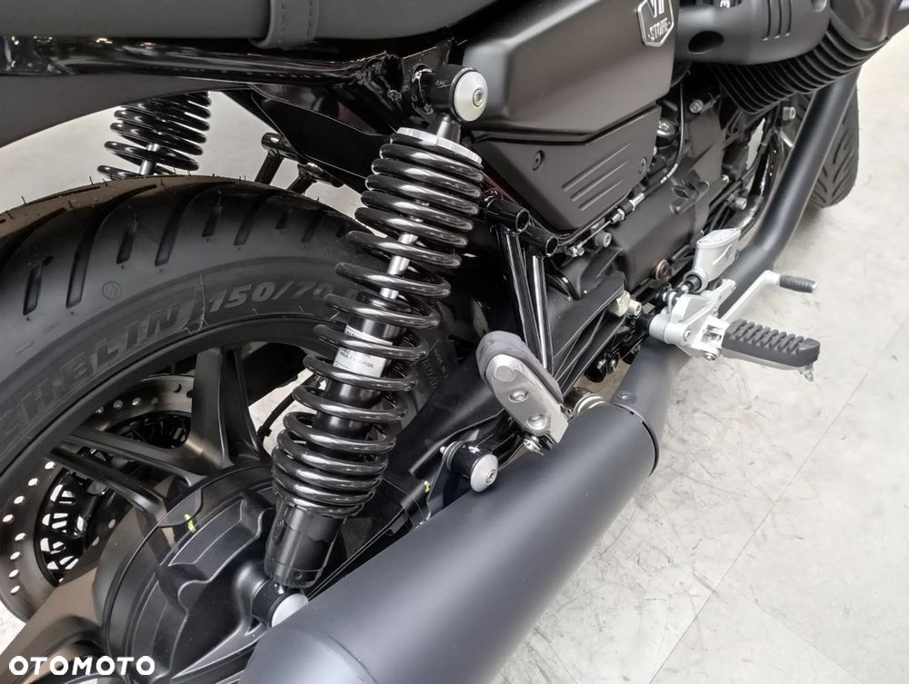 Moto Guzzi V7 - 12