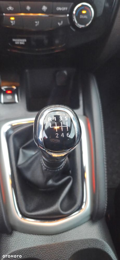 Nissan Qashqai 1.6 dCi 4 x 4 DPF Start/Stop tekna - 26