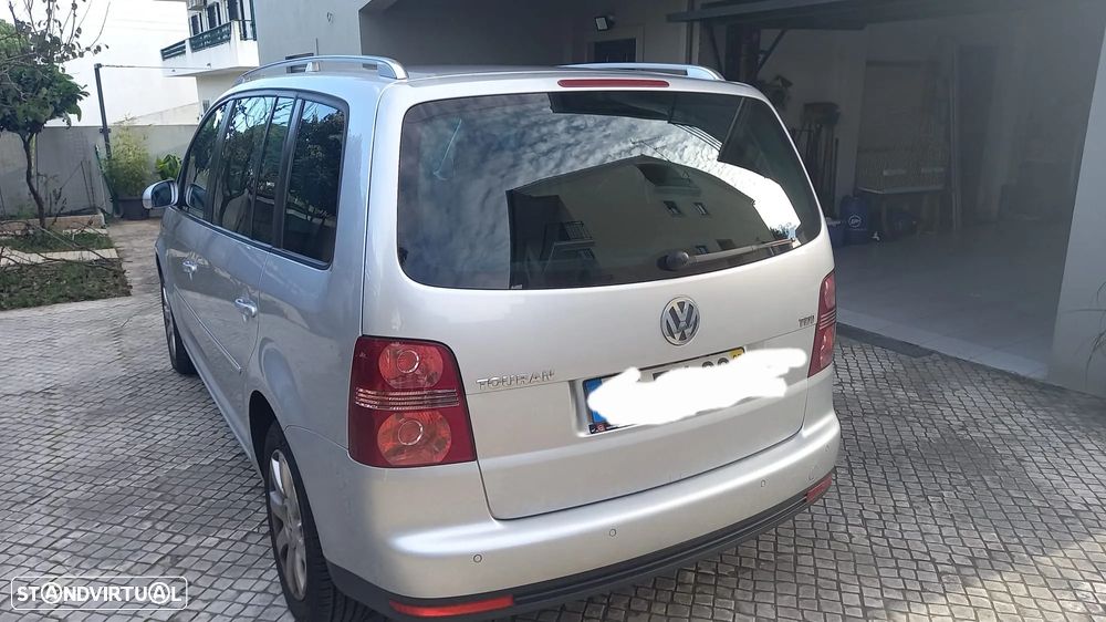 VW Touran 1.9 TDi Highline BlueM. 5L - 2