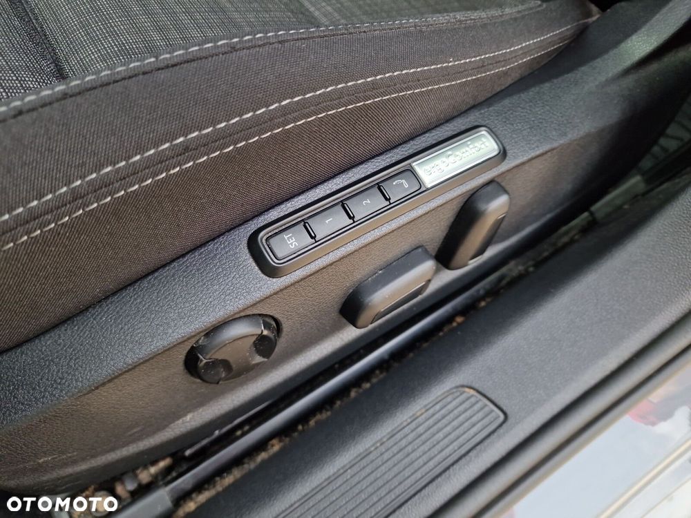 Volkswagen Passat - 29