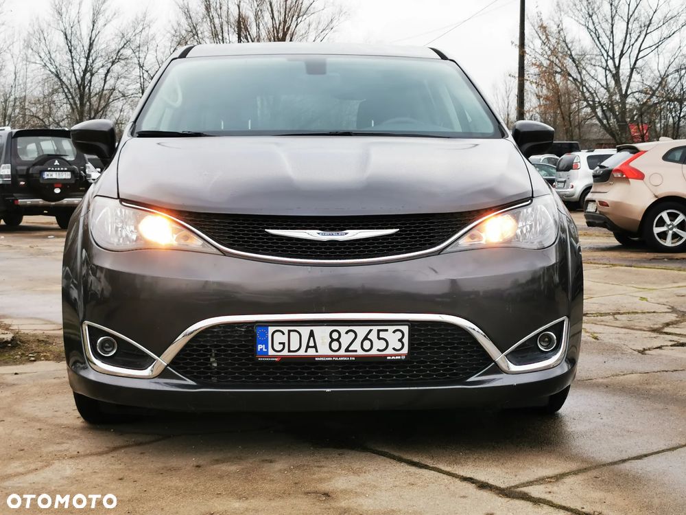 Chrysler Pacifica - 2