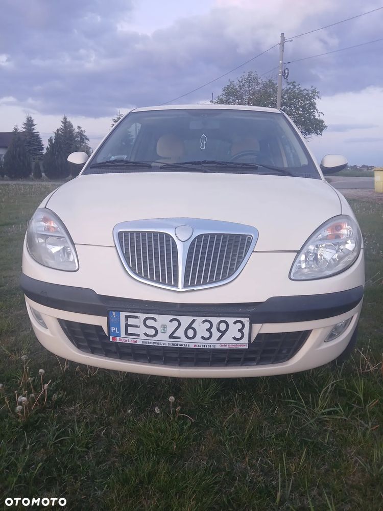 Lancia Ypsilon 1.2 8V Argento (5 os.) - 7
