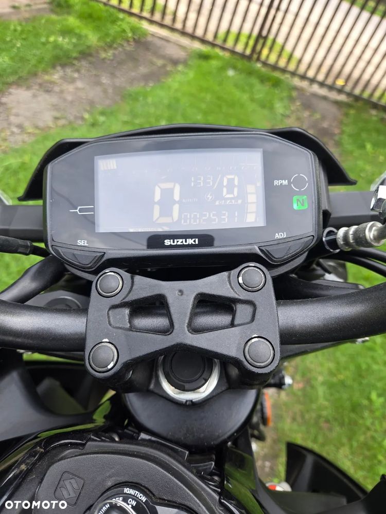 Suzuki GSR - 5